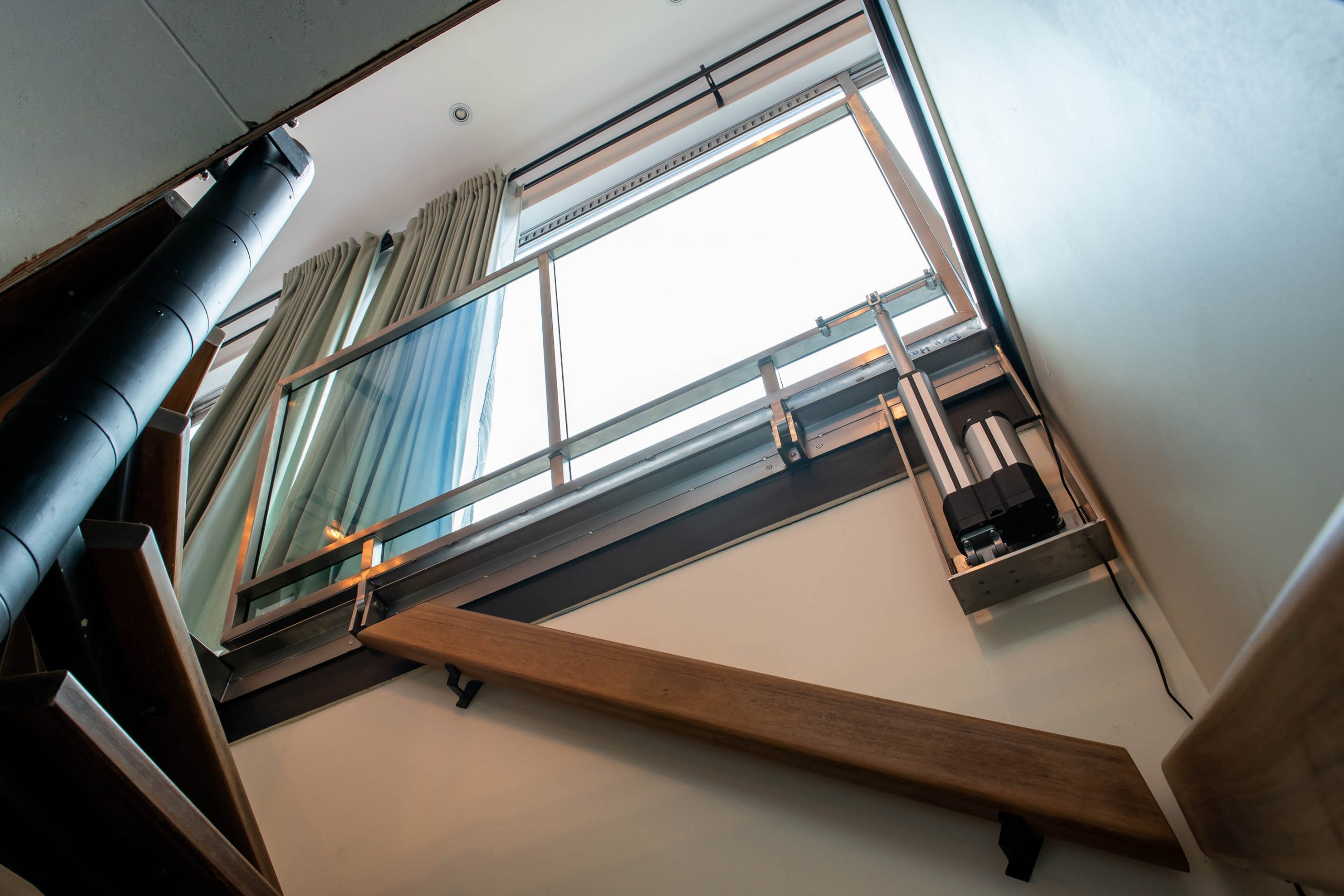 Glazen vloerluik in een woning in Den Haag